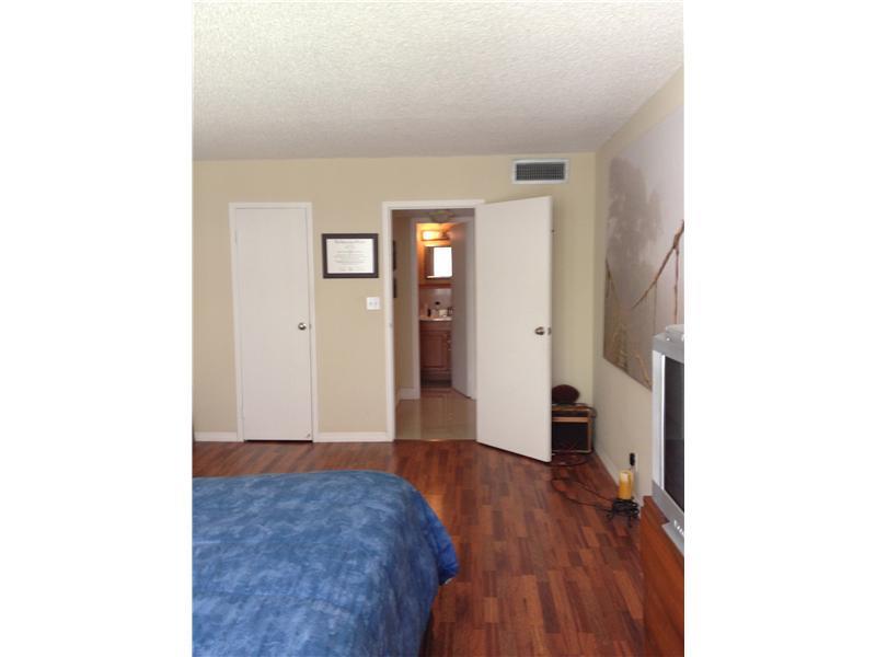 DE SOTO PARK CONDO - Residential Lease
