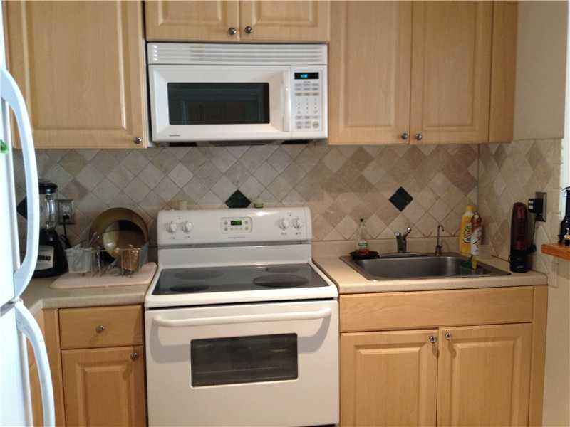 DE SOTO PARK CONDO - Residential Lease