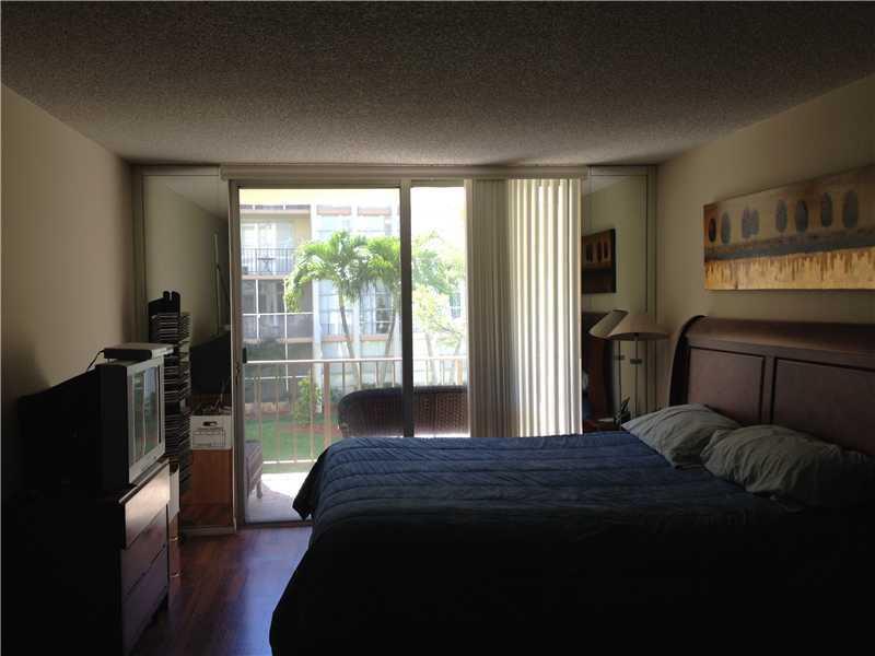 DE SOTO PARK CONDO - Residential Lease