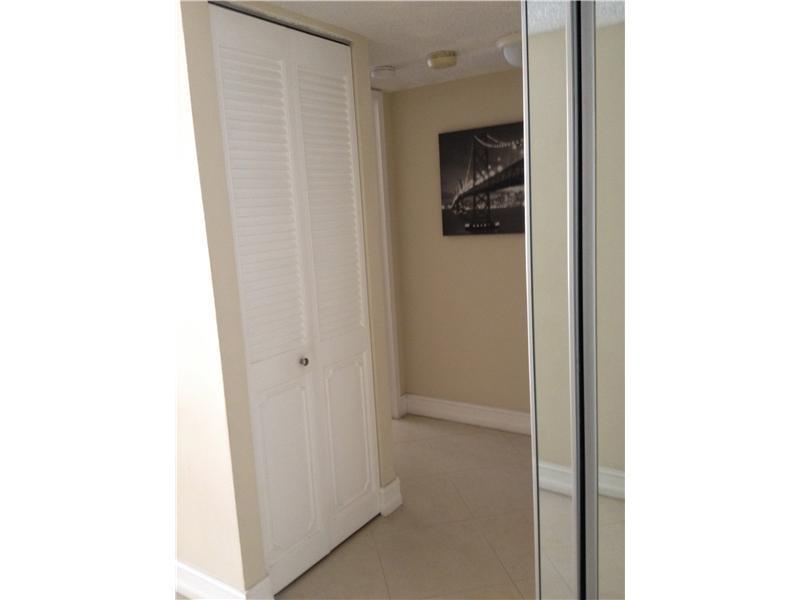 DE SOTO PARK CONDO - Residential Lease