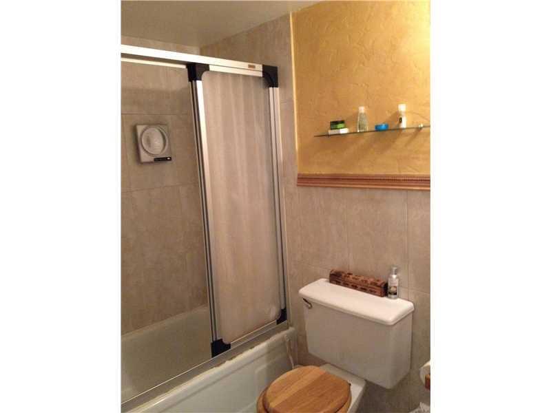 DE SOTO PARK CONDO - Residential Lease