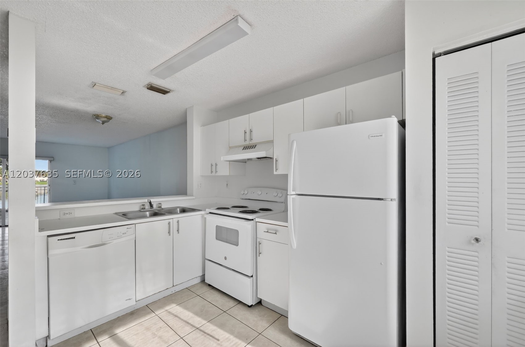 WEITZER SERENA LAKES TOWN - Residential
