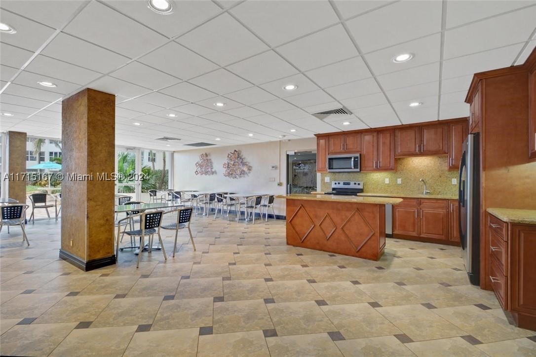 REGENCY TOWER SOUTH CONDO - Residential