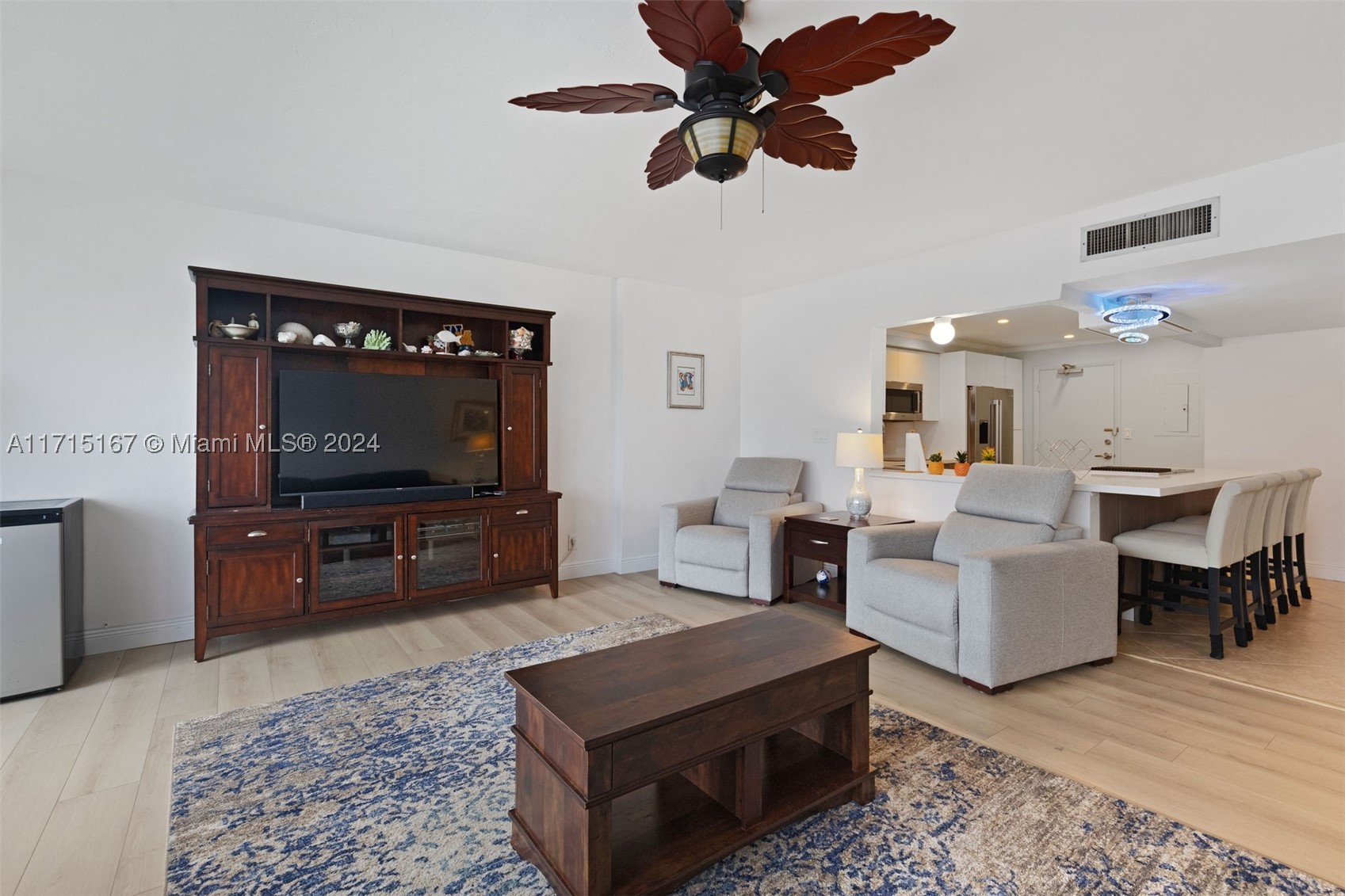 REGENCY TOWER SOUTH CONDO - Residential