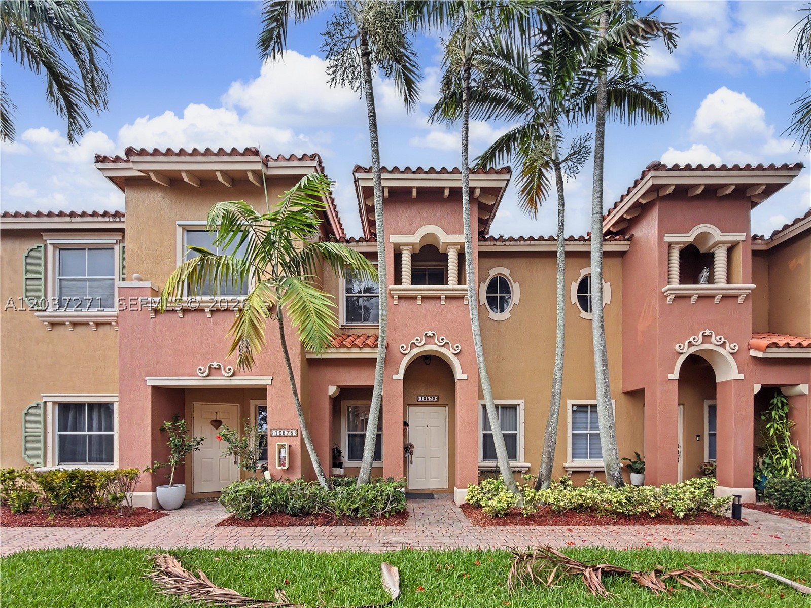 HAMPTON ISLES CONDO - Residential