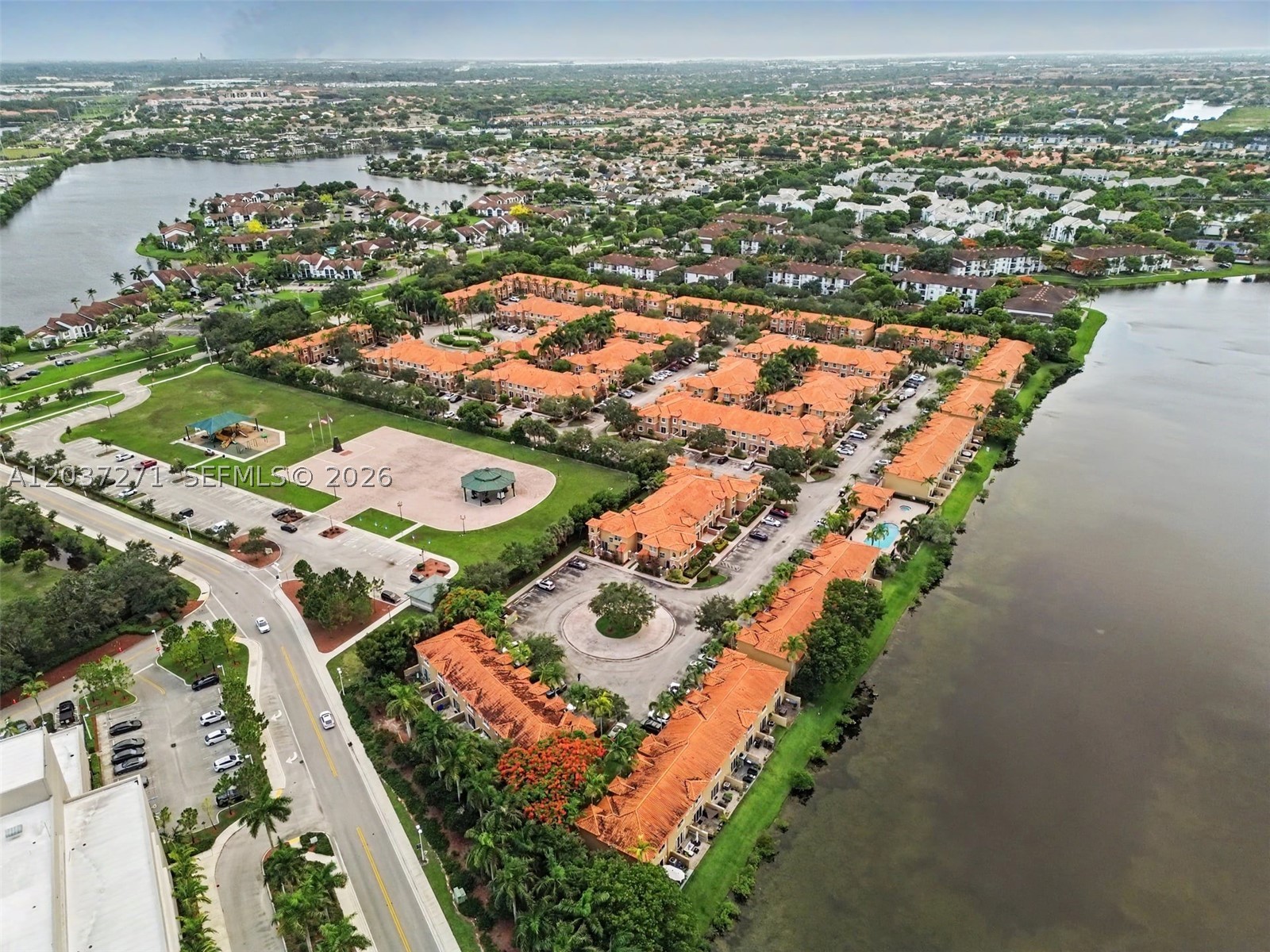 HAMPTON ISLES CONDO - Residential