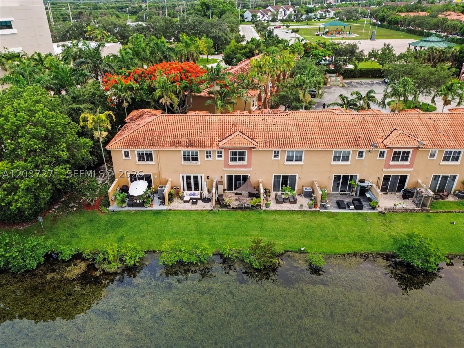 HAMPTON ISLES CONDO - Residential