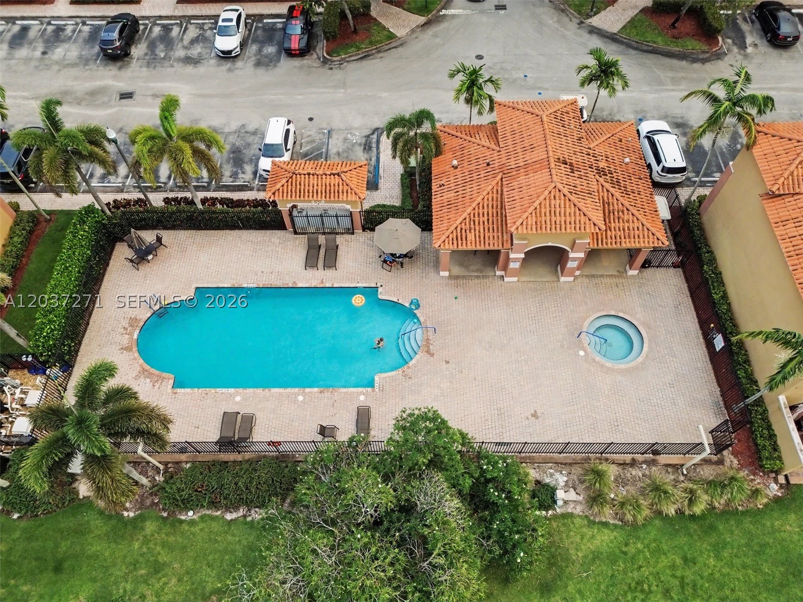 HAMPTON ISLES CONDO - Residential