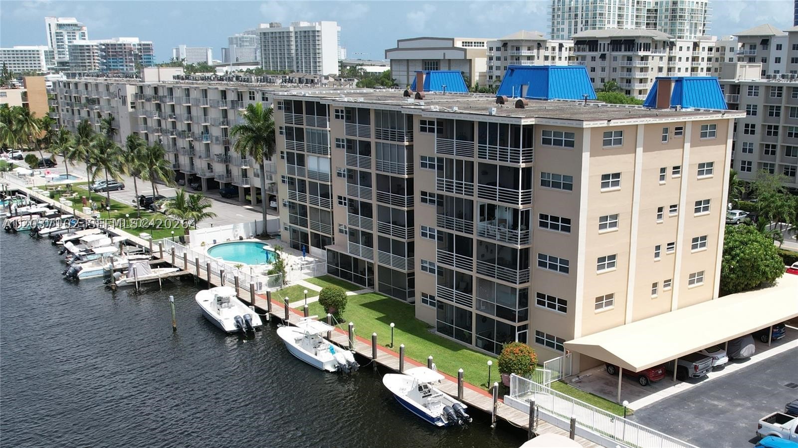 SOUTHAMPTON CONDO - Residential