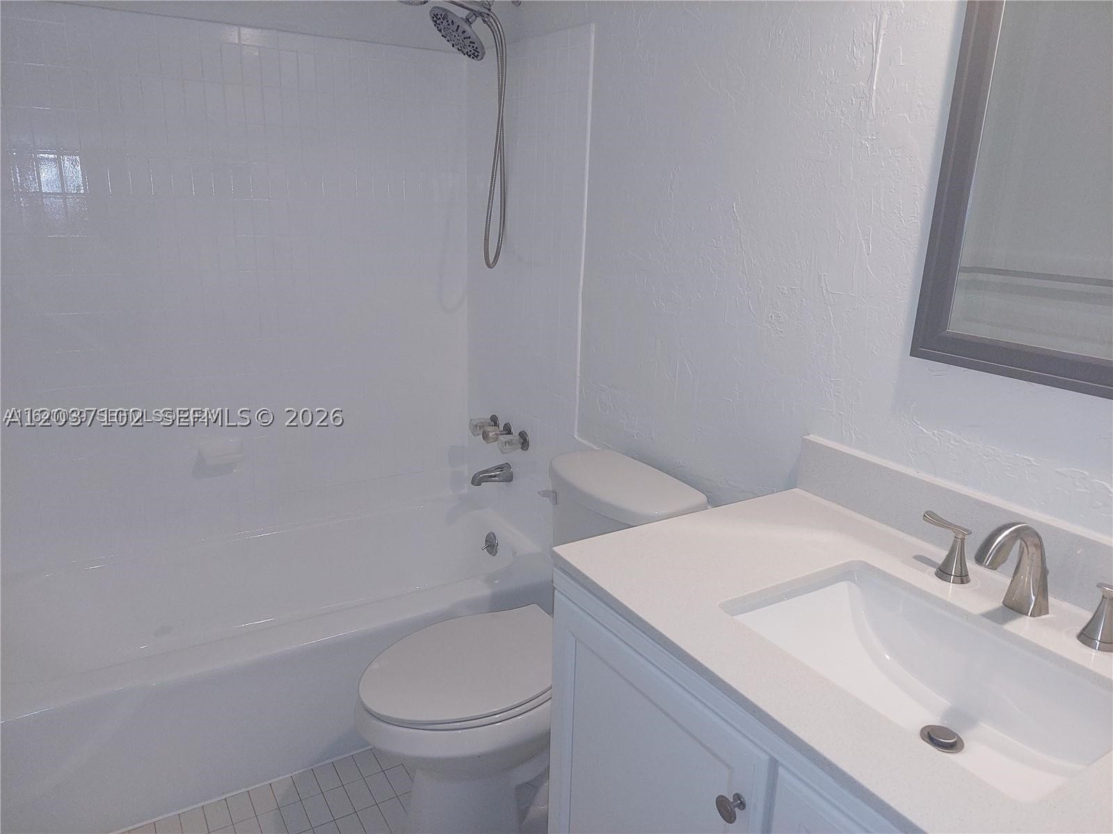 SOUTHAMPTON CONDO - Residential
