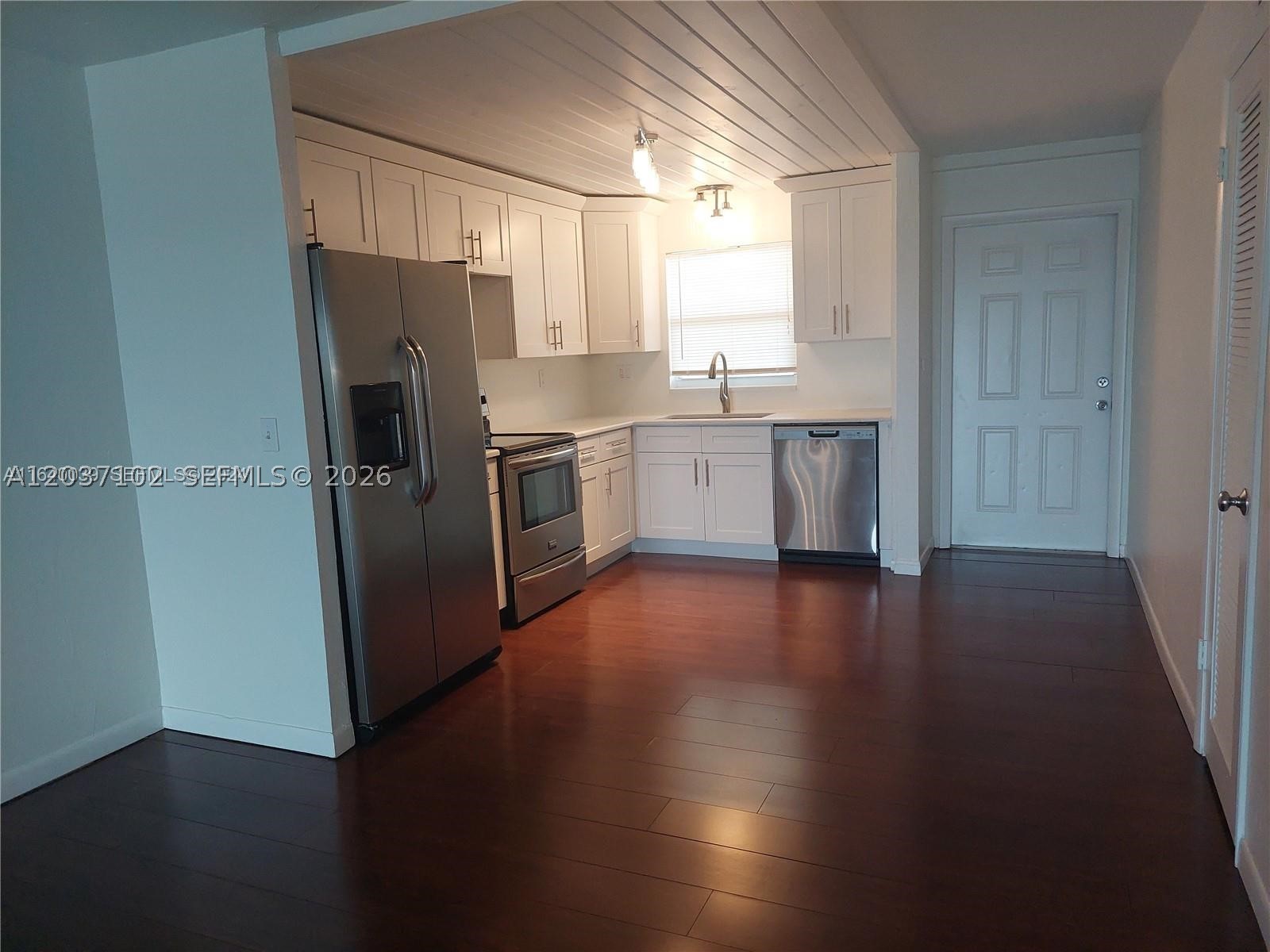 SOUTHAMPTON CONDO - Residential