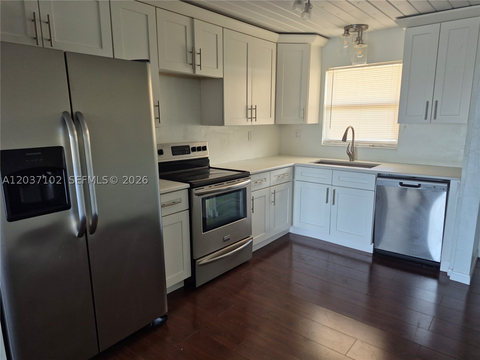 SOUTHAMPTON CONDO - Residential