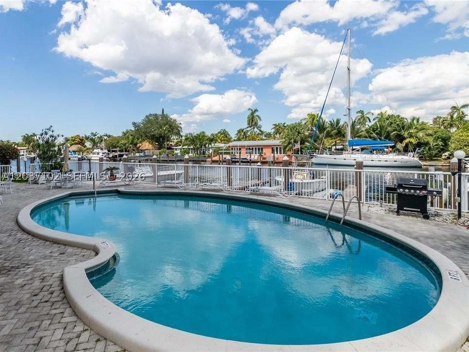 SOUTHAMPTON CONDO - Residential