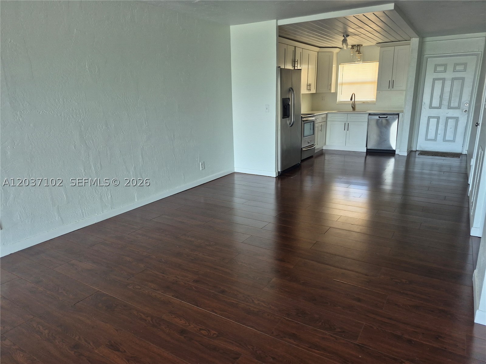 SOUTHAMPTON CONDO - Residential