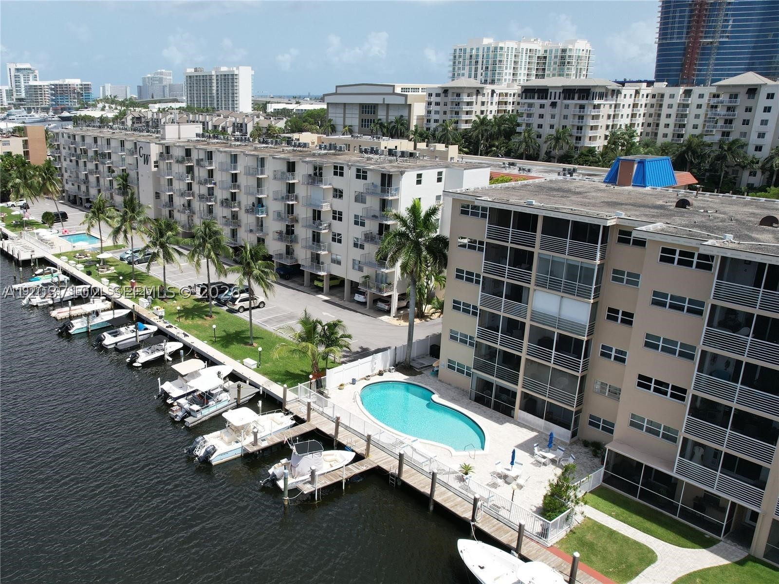 SOUTHAMPTON CONDO - Residential