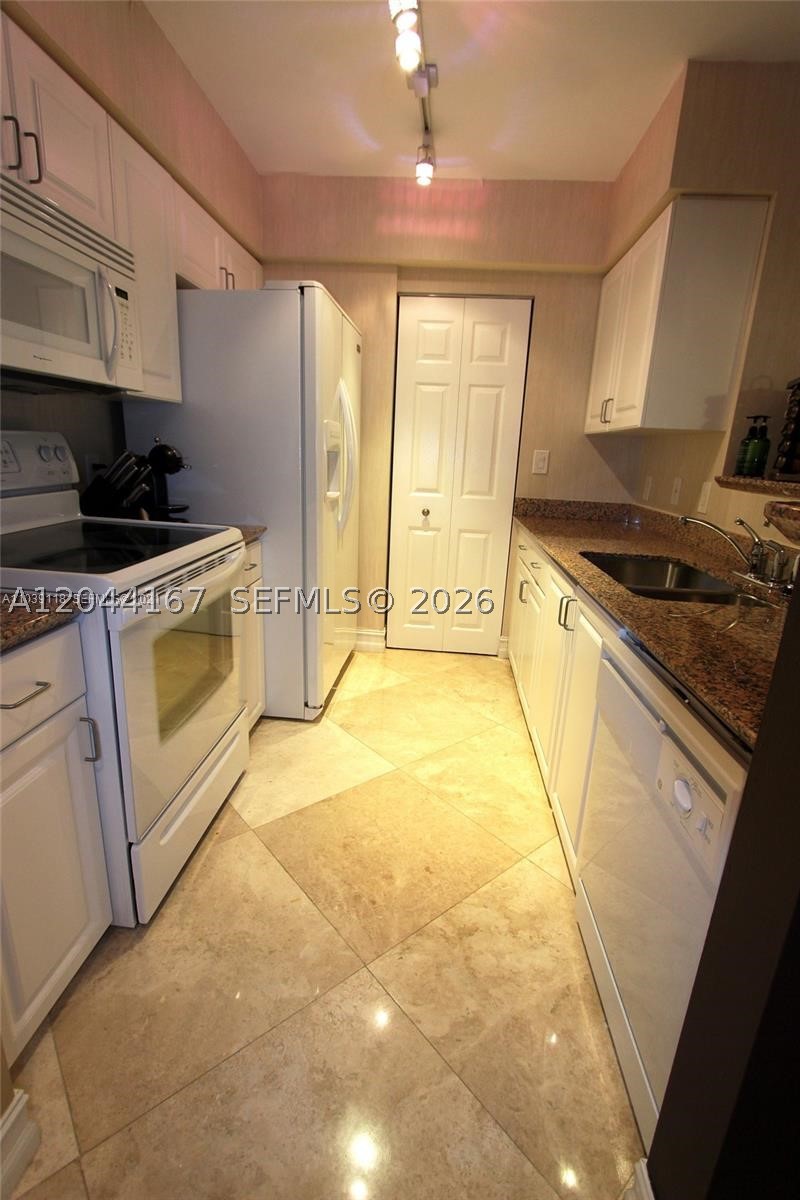 THE MARK ON BRICKELL COND - Residential Lease