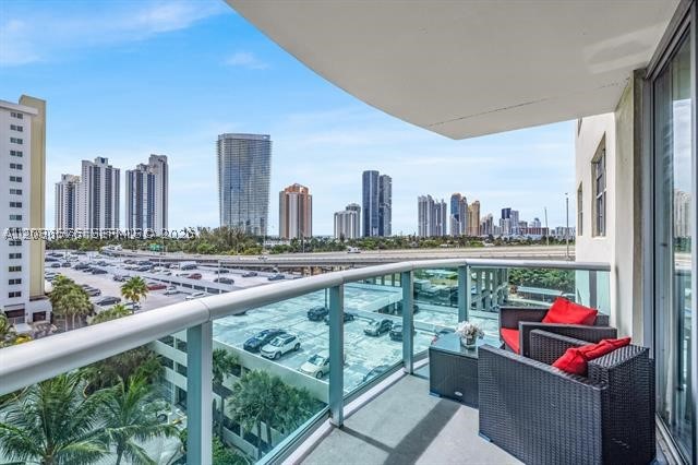 Beautiful remodelled and furnished corner 2BD plus den 2BA large size apartment available for annual rent. Great location, close to park and ocean. Building features heated pool, tennis courts, play rooms, sauna, cafes and beauty salon inside the building.