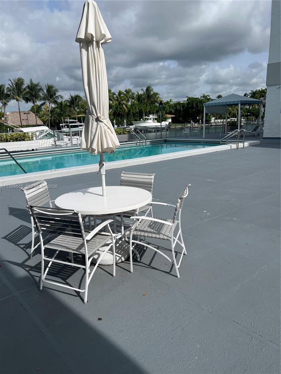 10000 PLAZA CONDO-NORTH T - Residential