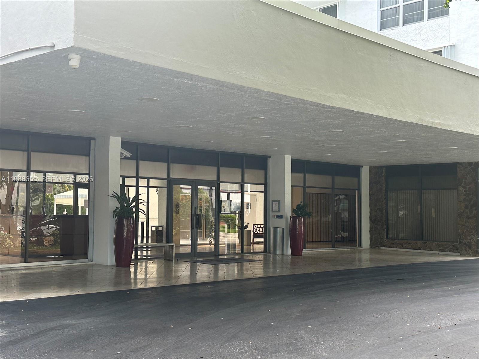 10000 PLAZA CONDO-NORTH T - Residential