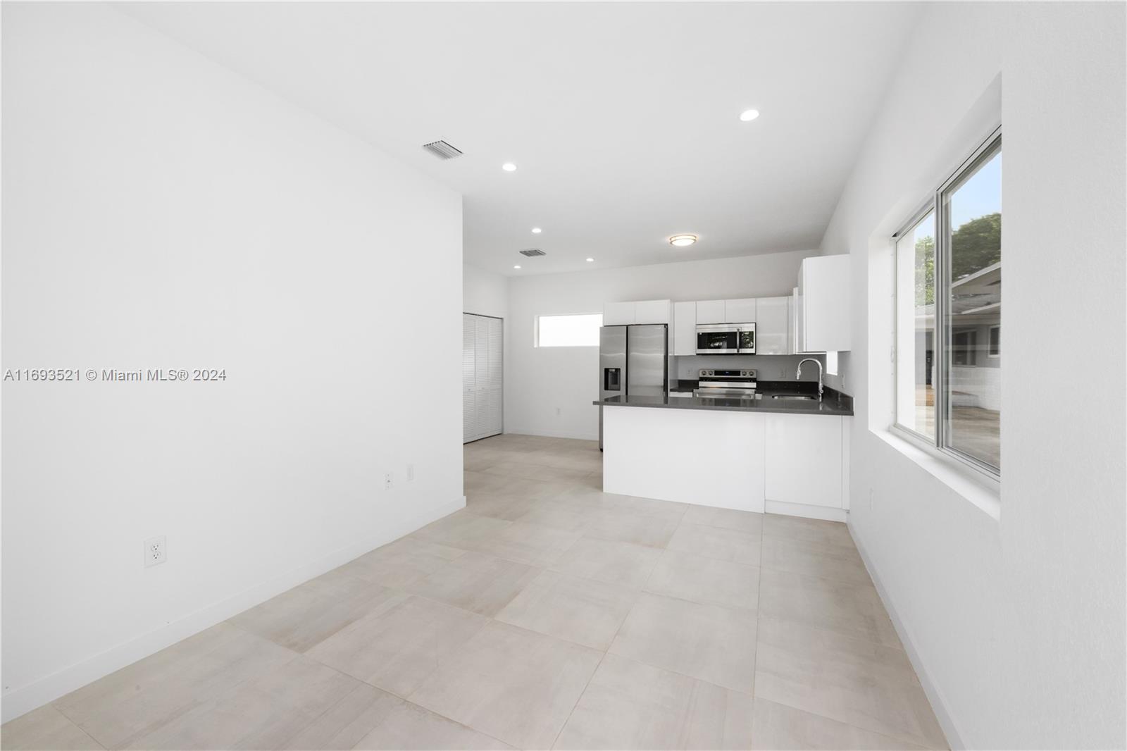 N MIAMI ESTATES - Residential Lease