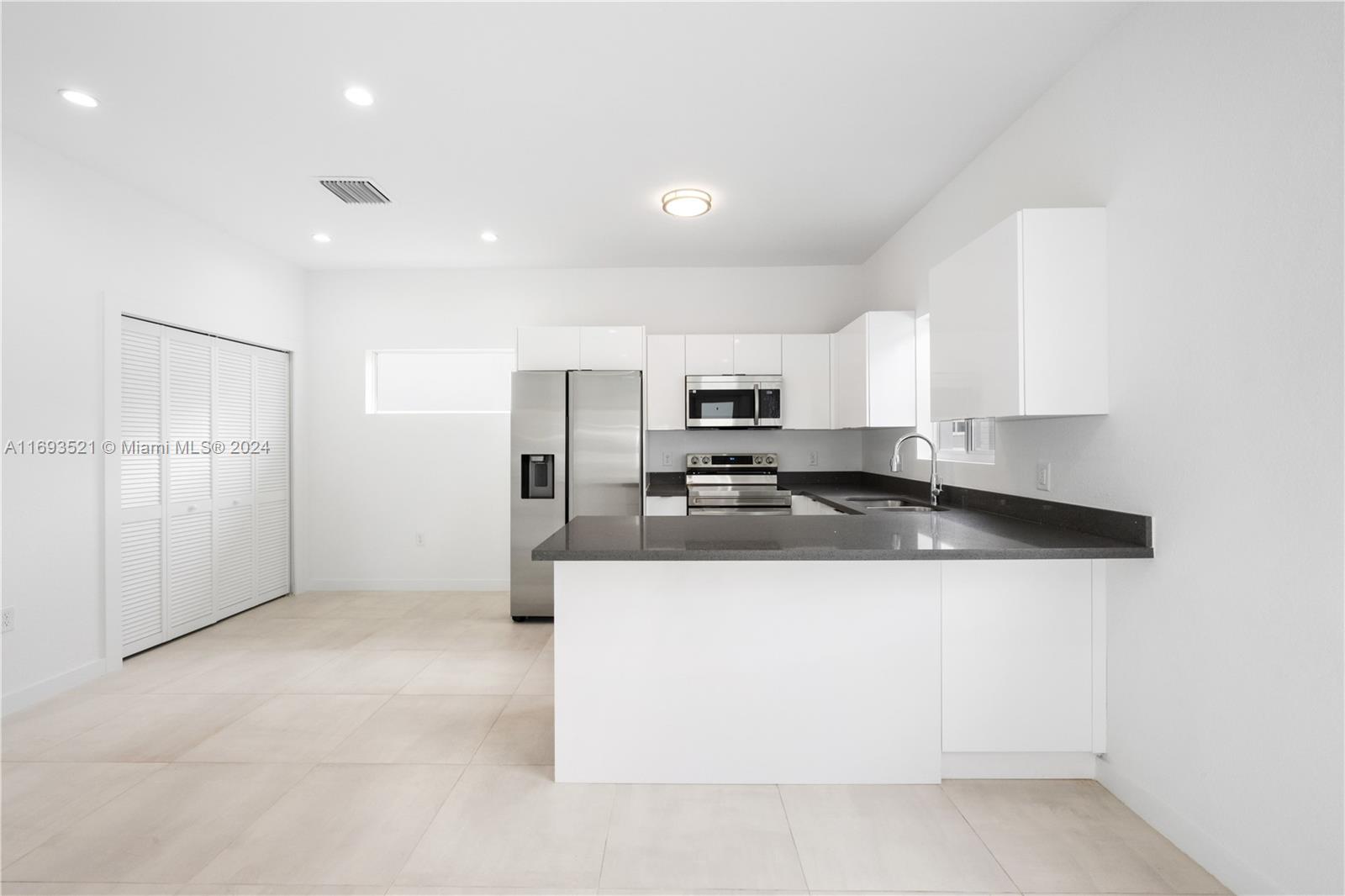 N MIAMI ESTATES - Residential Lease
