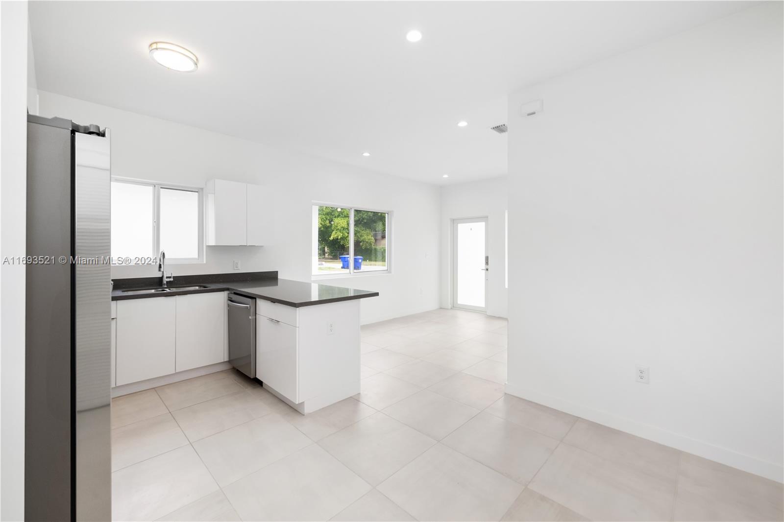 N MIAMI ESTATES - Residential Lease