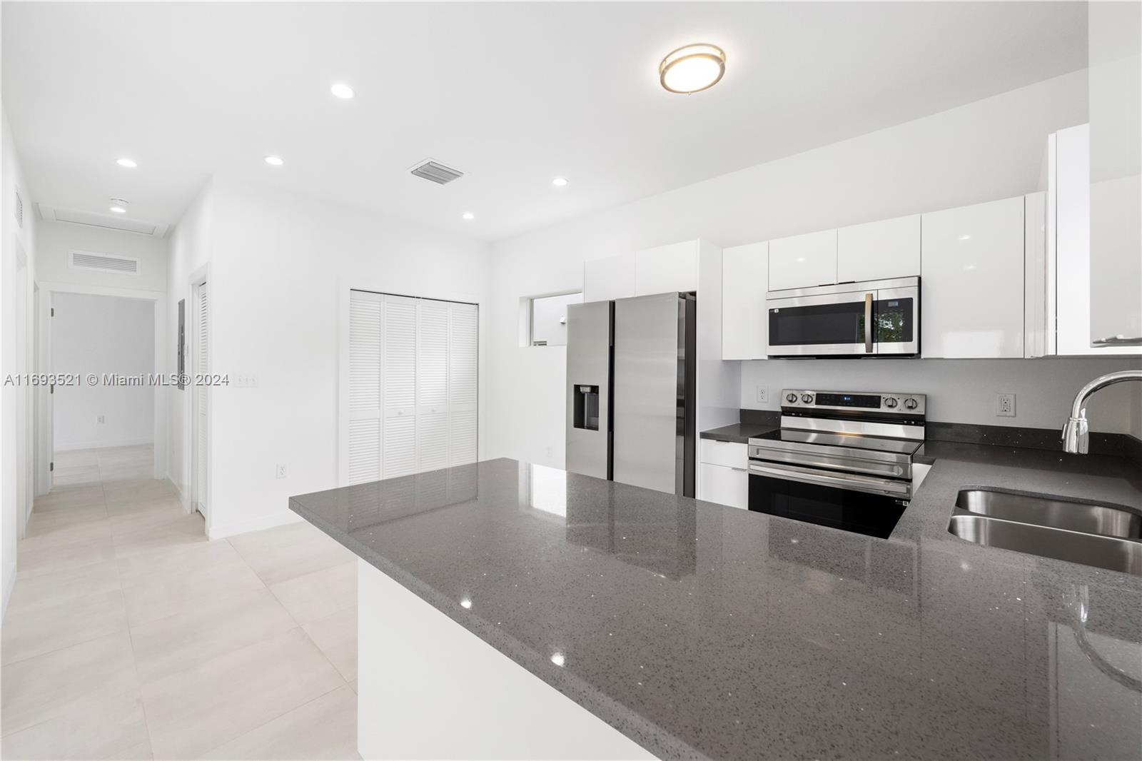 N MIAMI ESTATES - Residential Lease