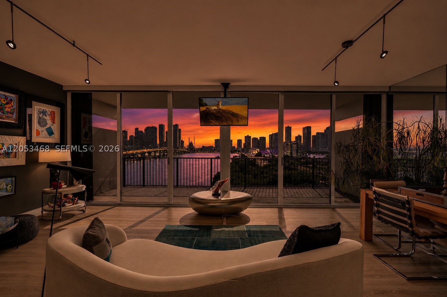 ONE THOUSAND VENETIAN WAY - Residential
