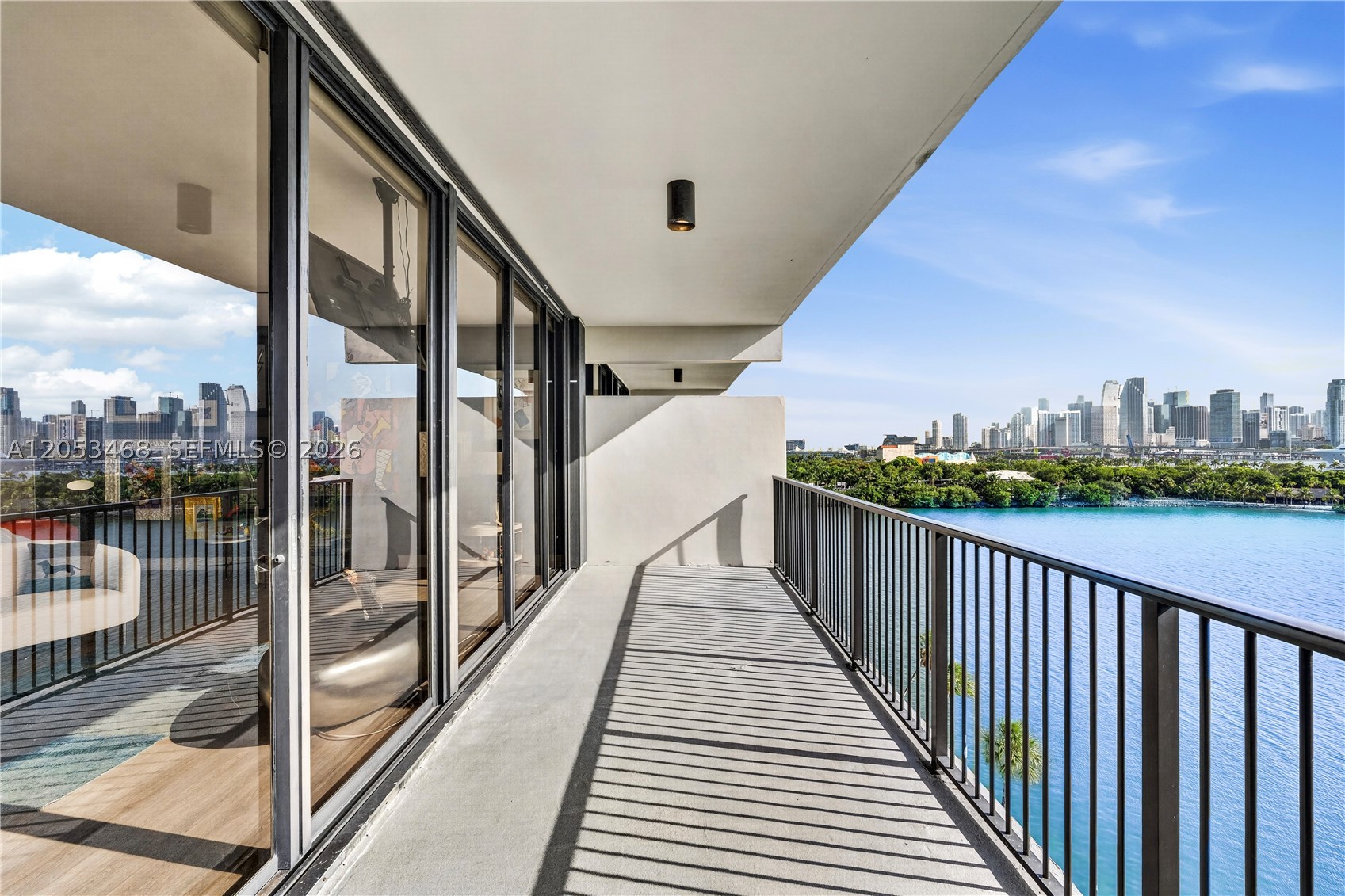 ONE THOUSAND VENETIAN WAY - Residential