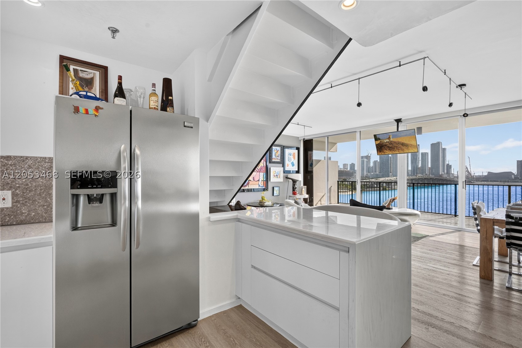 ONE THOUSAND VENETIAN WAY - Residential