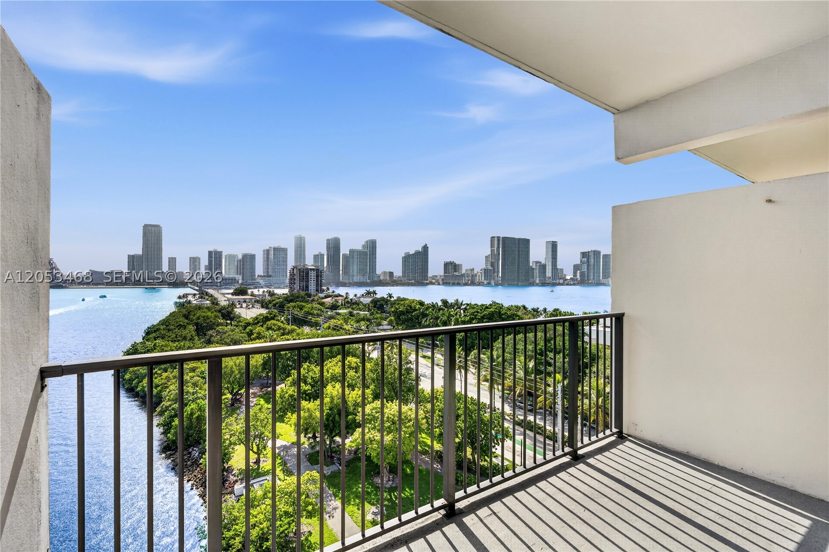 ONE THOUSAND VENETIAN WAY - Residential