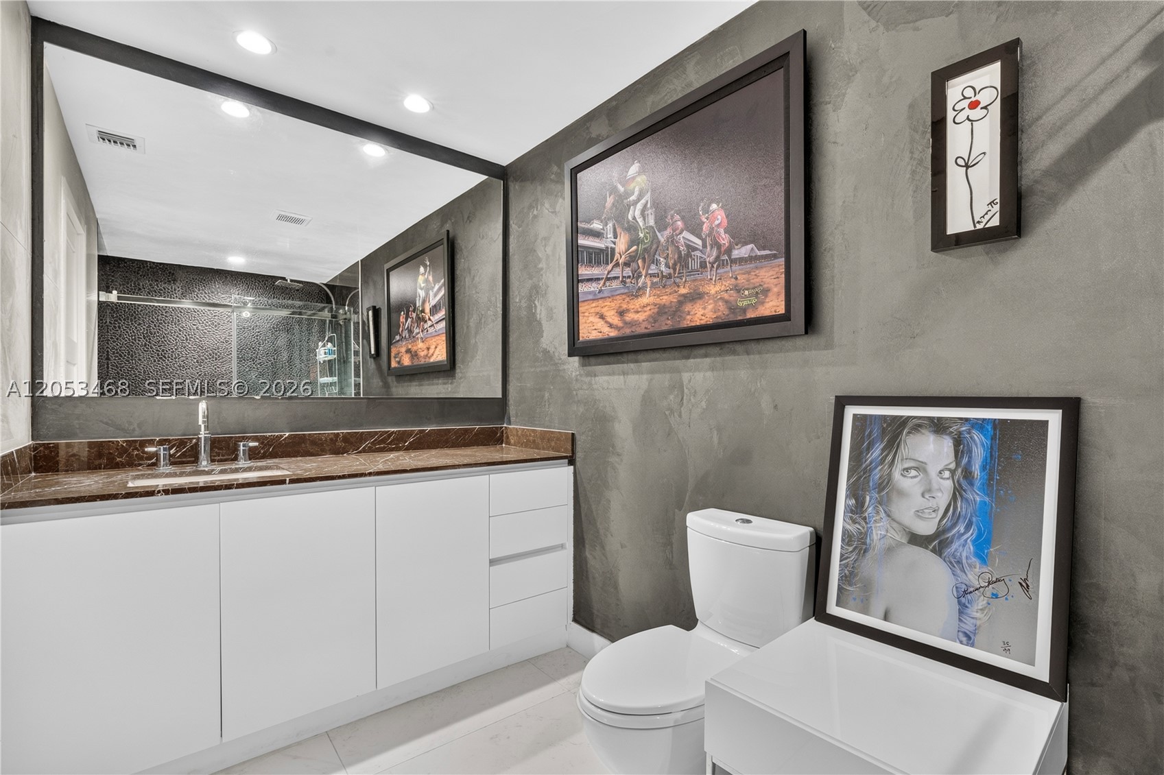 ONE THOUSAND VENETIAN WAY - Residential