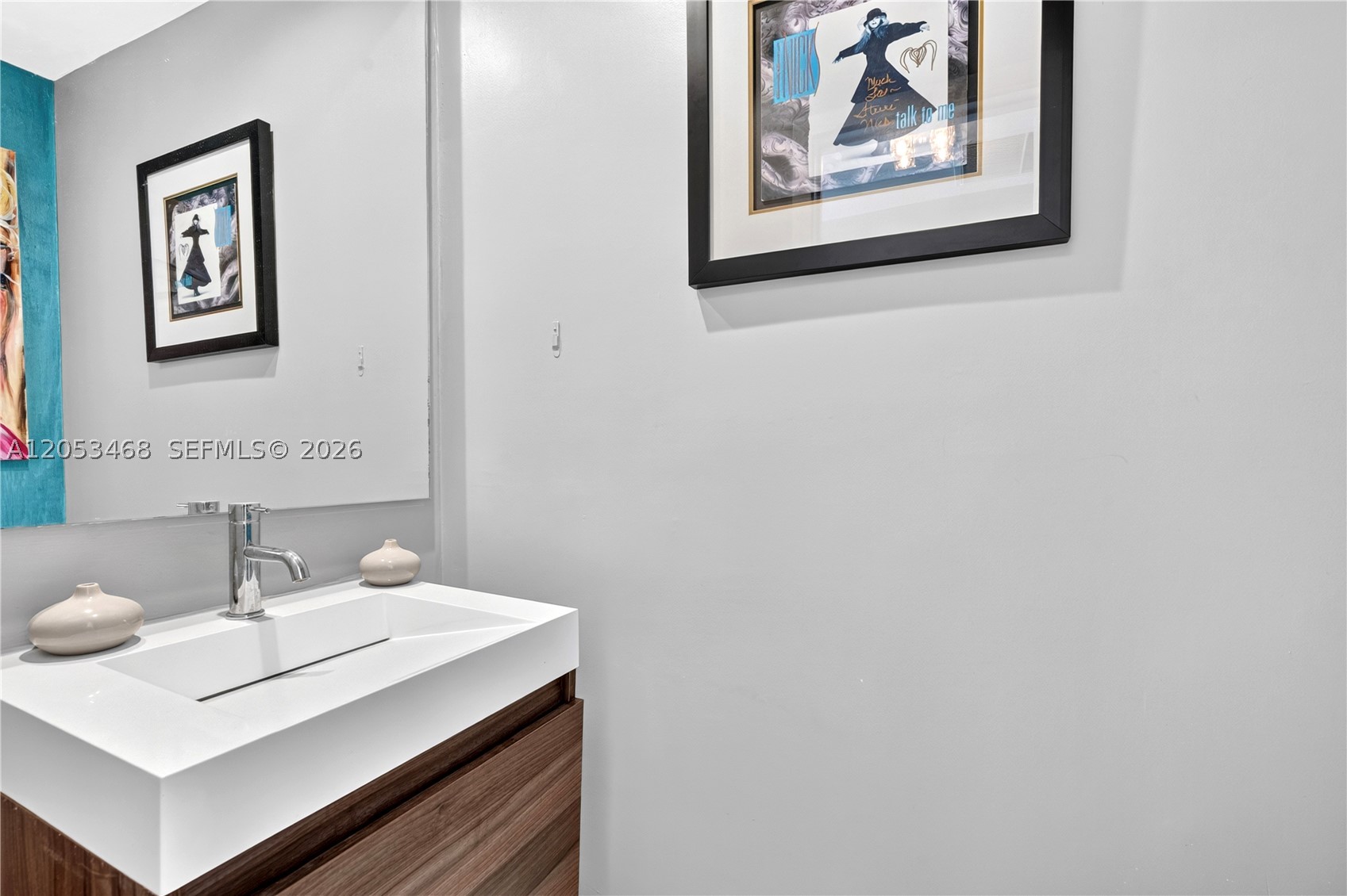 ONE THOUSAND VENETIAN WAY - Residential