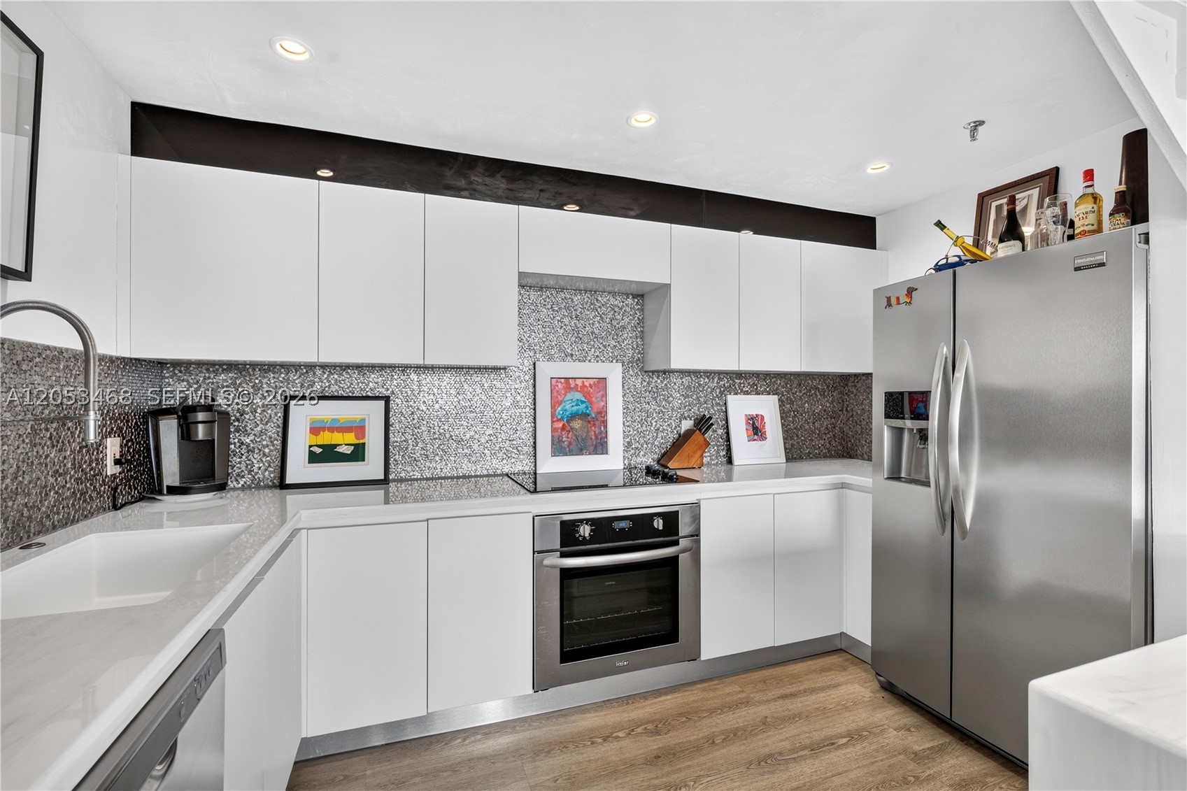 ONE THOUSAND VENETIAN WAY - Residential