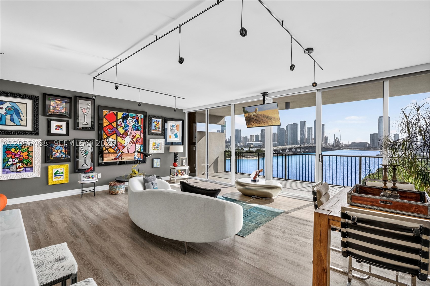 ONE THOUSAND VENETIAN WAY - Residential