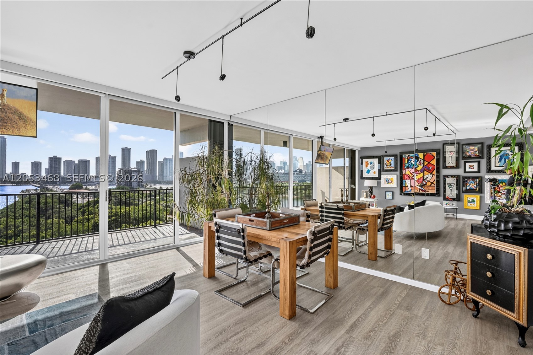ONE THOUSAND VENETIAN WAY - Residential