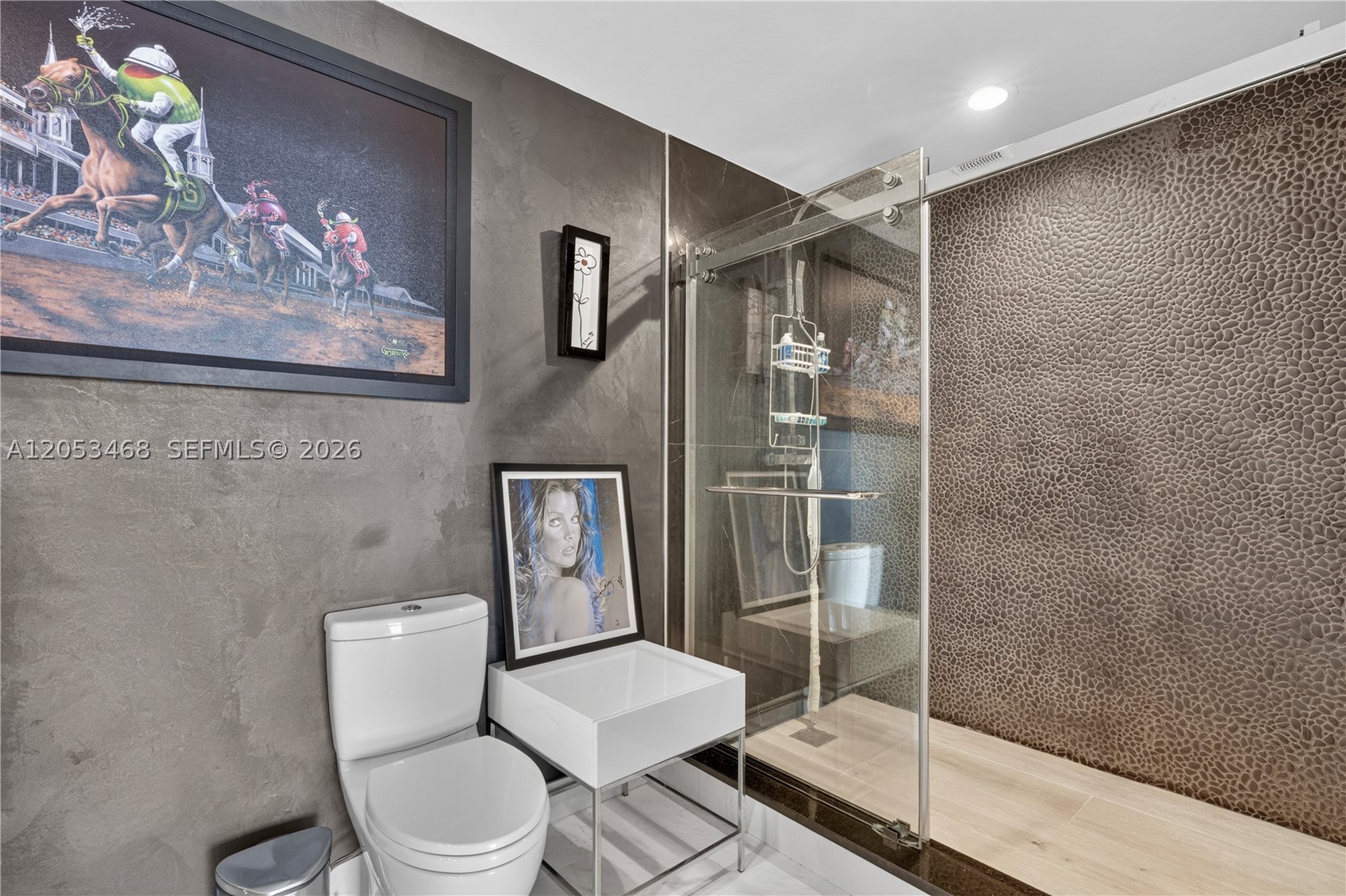 ONE THOUSAND VENETIAN WAY - Residential