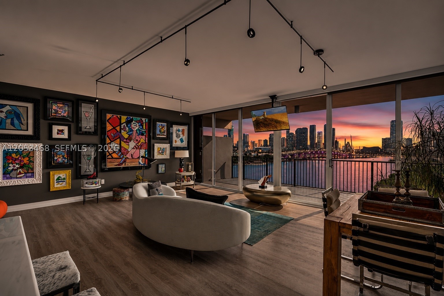 ONE THOUSAND VENETIAN WAY - Residential