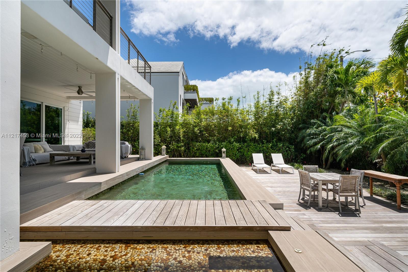 MASHTA ISLAND A REPLAT OF - Residential