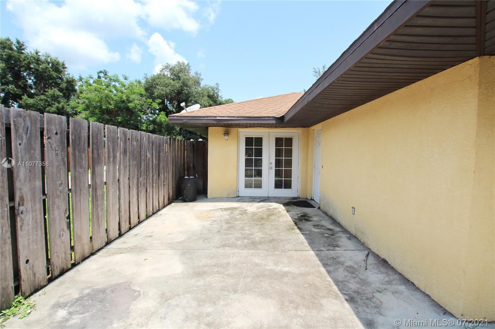 Oak Lake Villas - Residential
