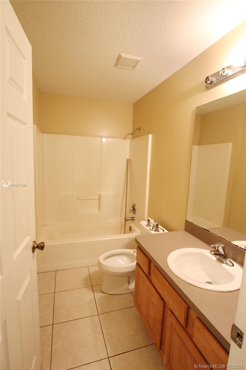 Oak Lake Villas - Residential