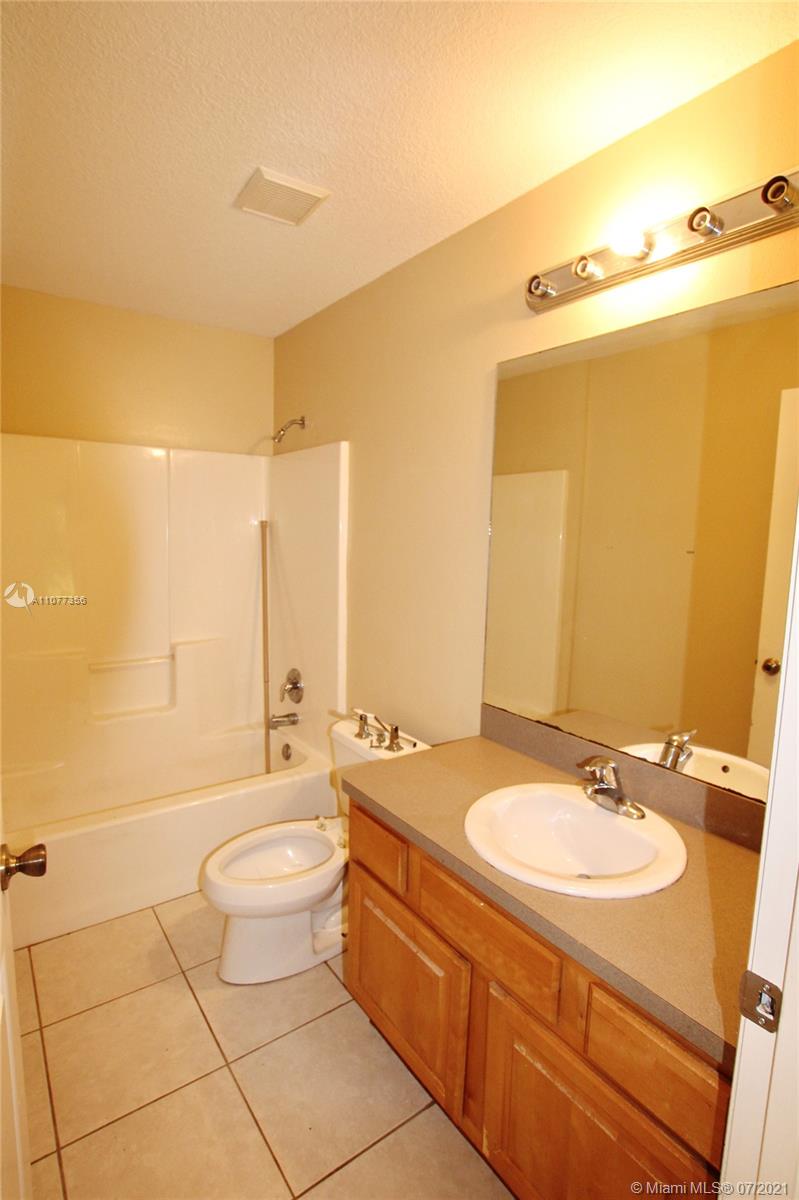 Oak Lake Villas - Residential