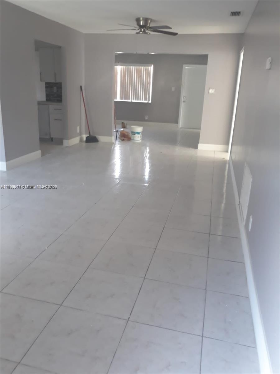 MIRROR LAKE ESTATES SEC S - Residential Lease