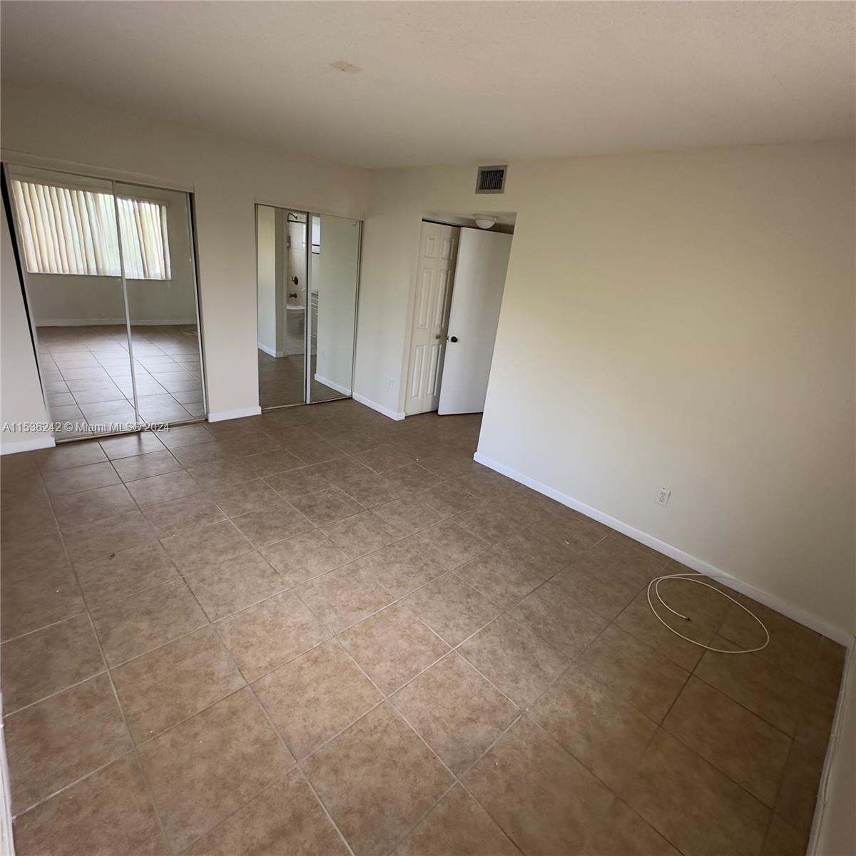 VILLAGE OF KINGS CREEK CO - Residential Lease