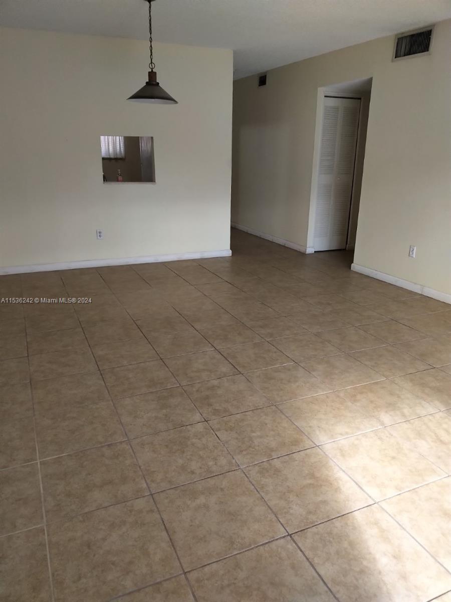 VILLAGE OF KINGS CREEK CO - Residential Lease