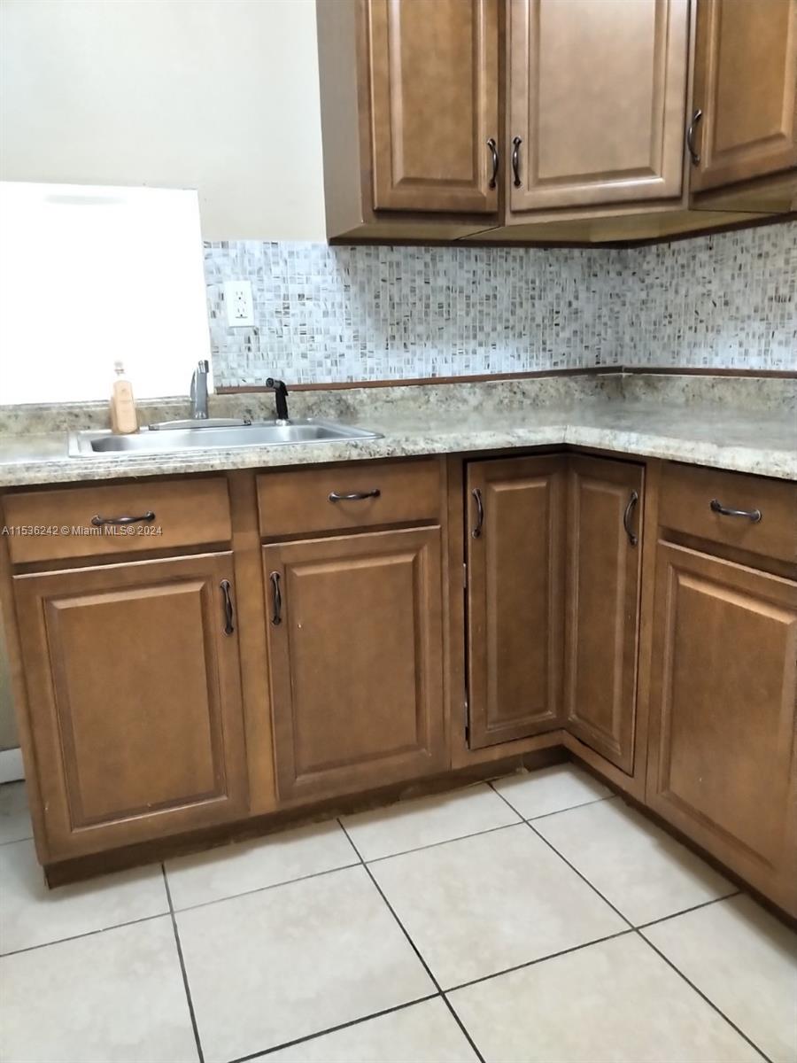 VILLAGE OF KINGS CREEK CO - Residential Lease