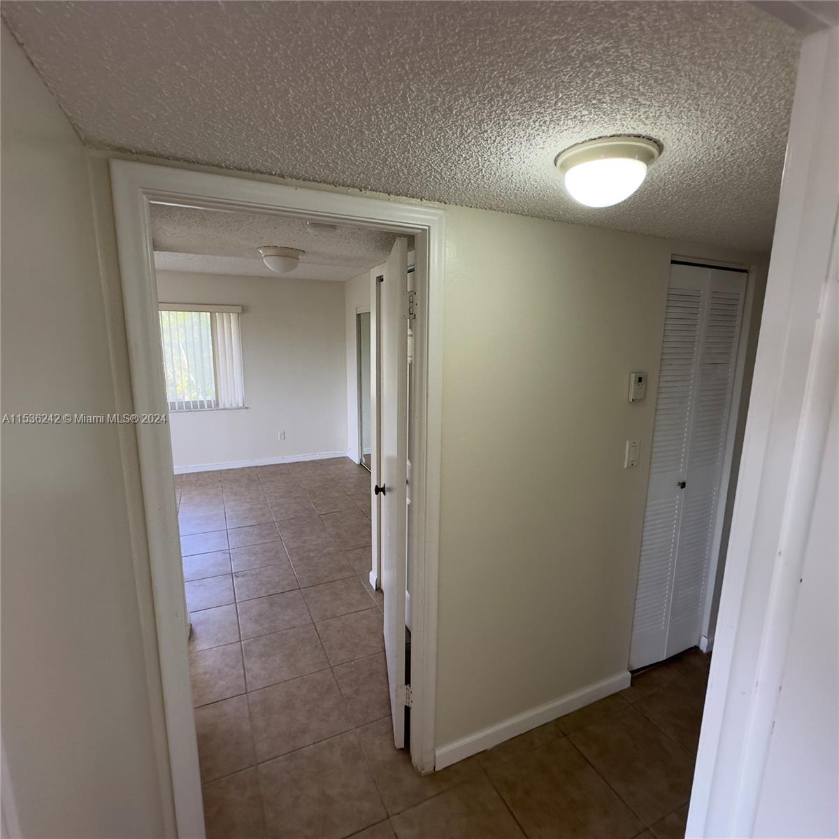 VILLAGE OF KINGS CREEK CO - Residential Lease