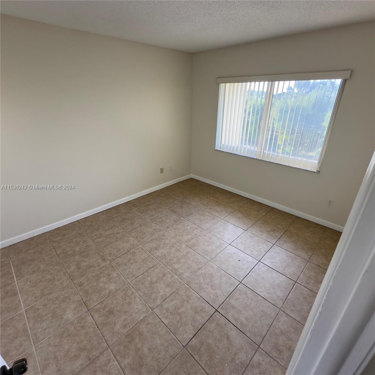 VILLAGE OF KINGS CREEK CO - Residential Lease