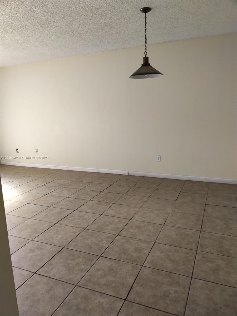 VILLAGE OF KINGS CREEK CO - Residential Lease