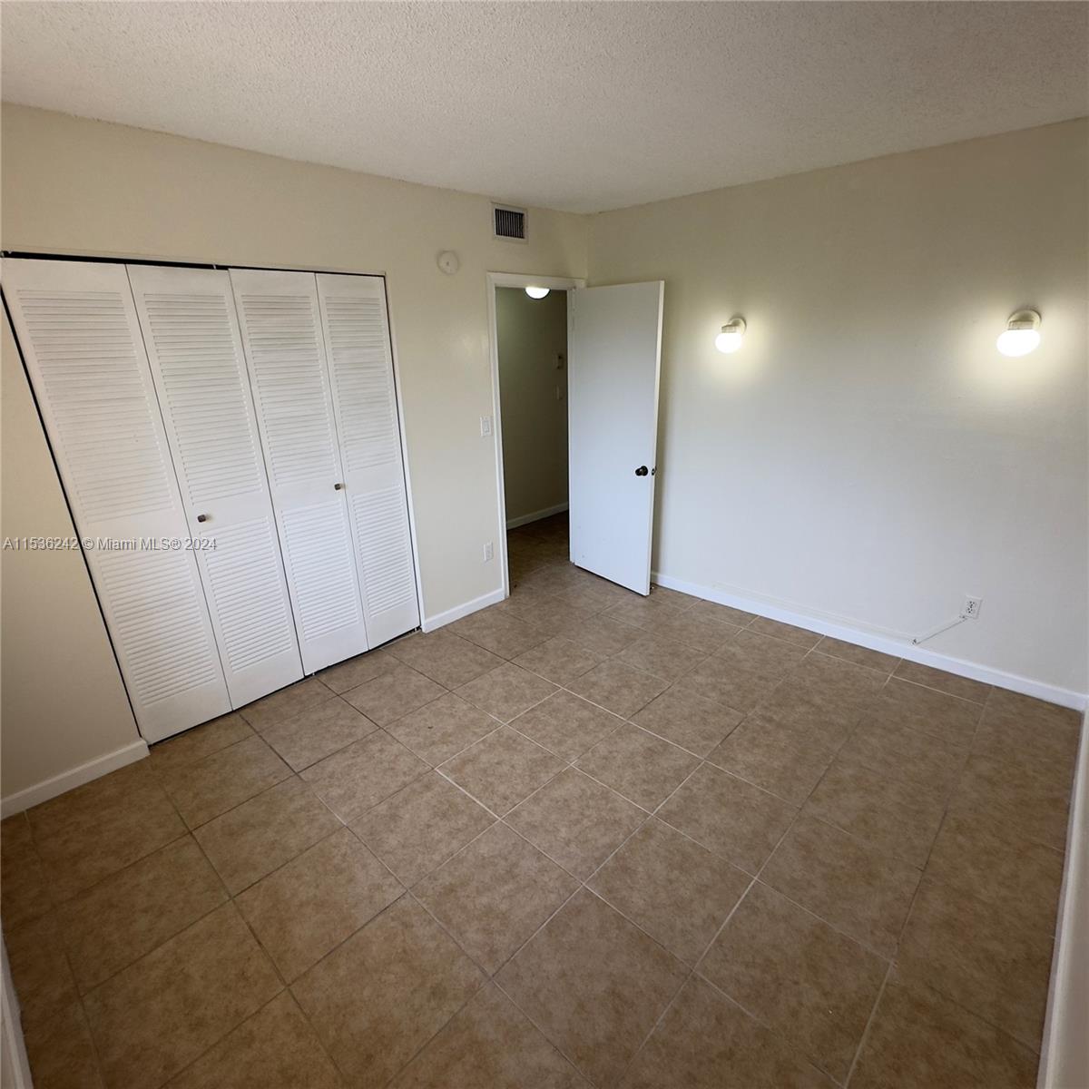 VILLAGE OF KINGS CREEK CO - Residential Lease